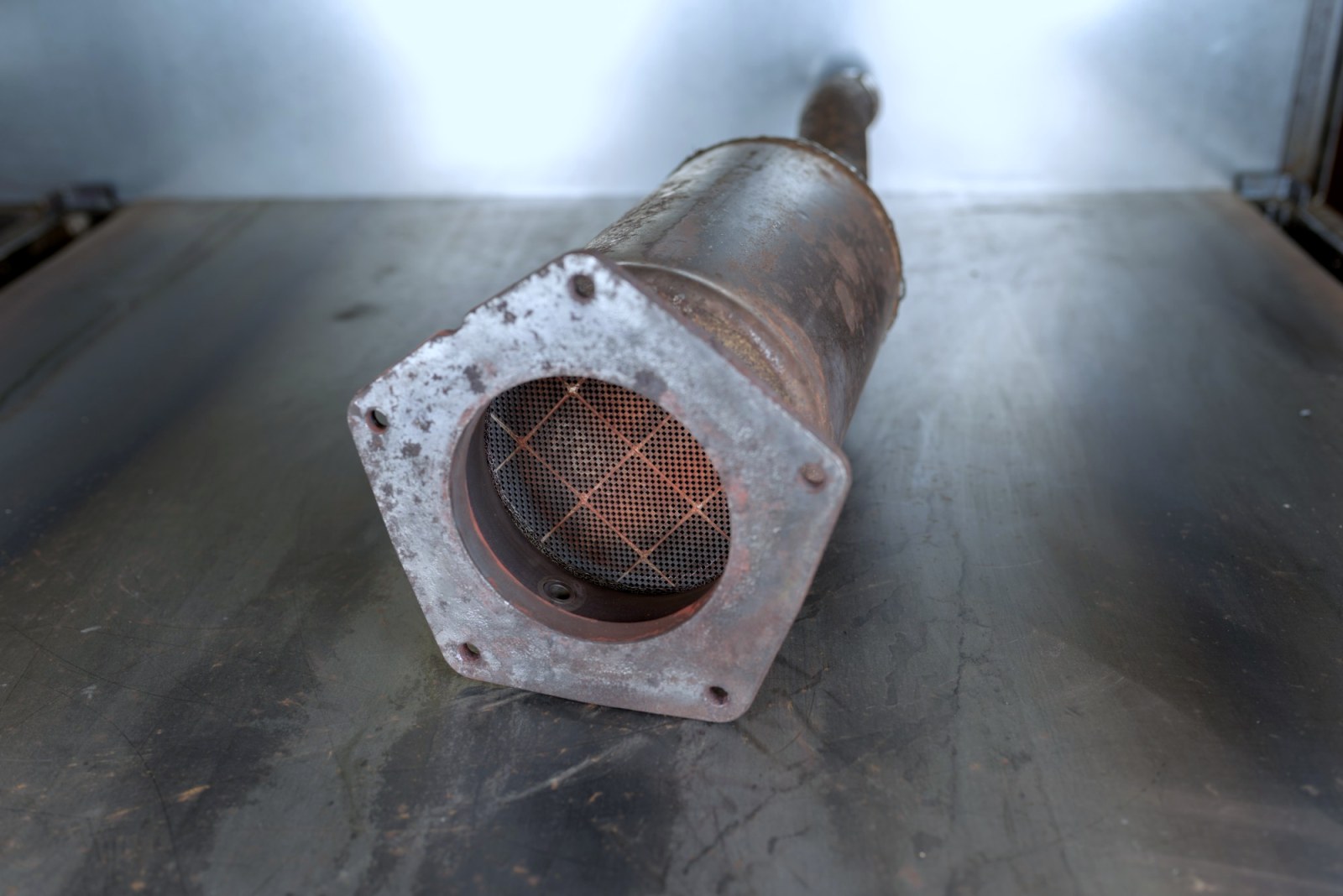 The same particulate filter after cleaning, removed from the vehicle, the channels are clear and the bonding joints between the segments are easy to see